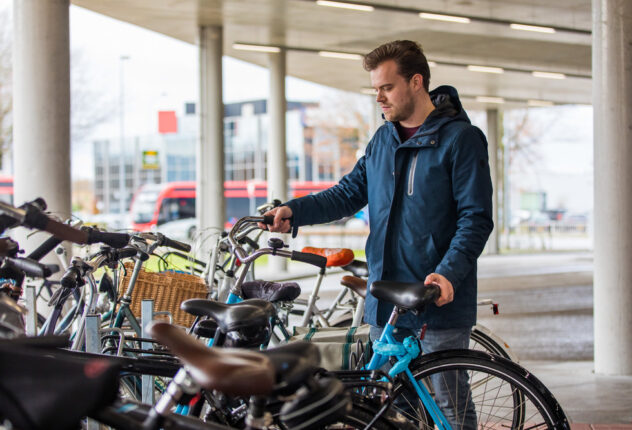 Eindhoven Airport fietser