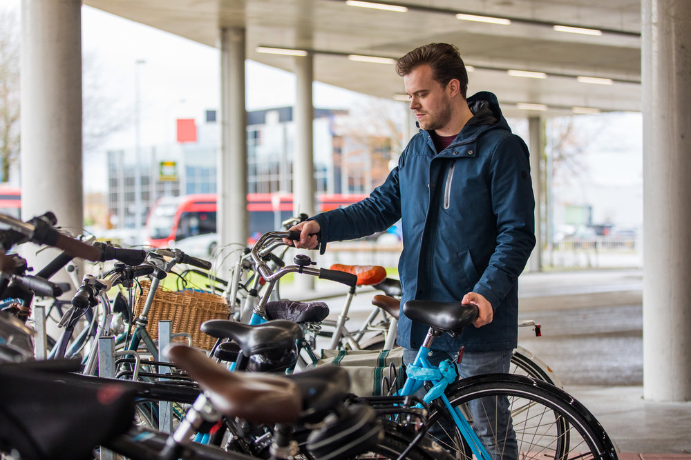 Eindhoven Airport fietser