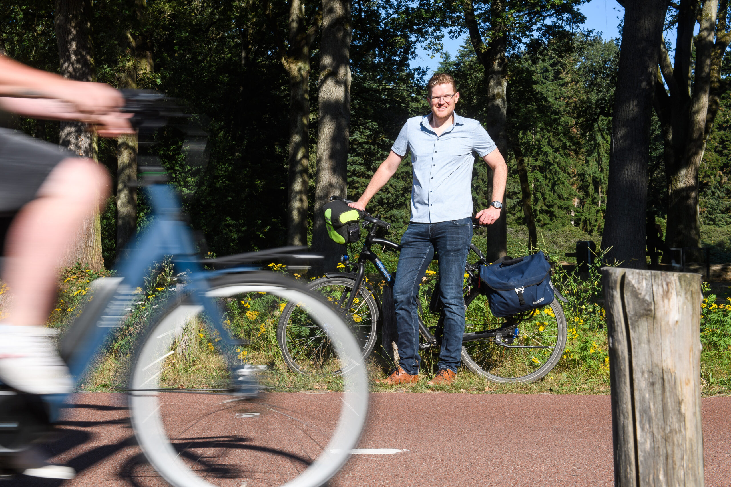 Fietser op fietspad