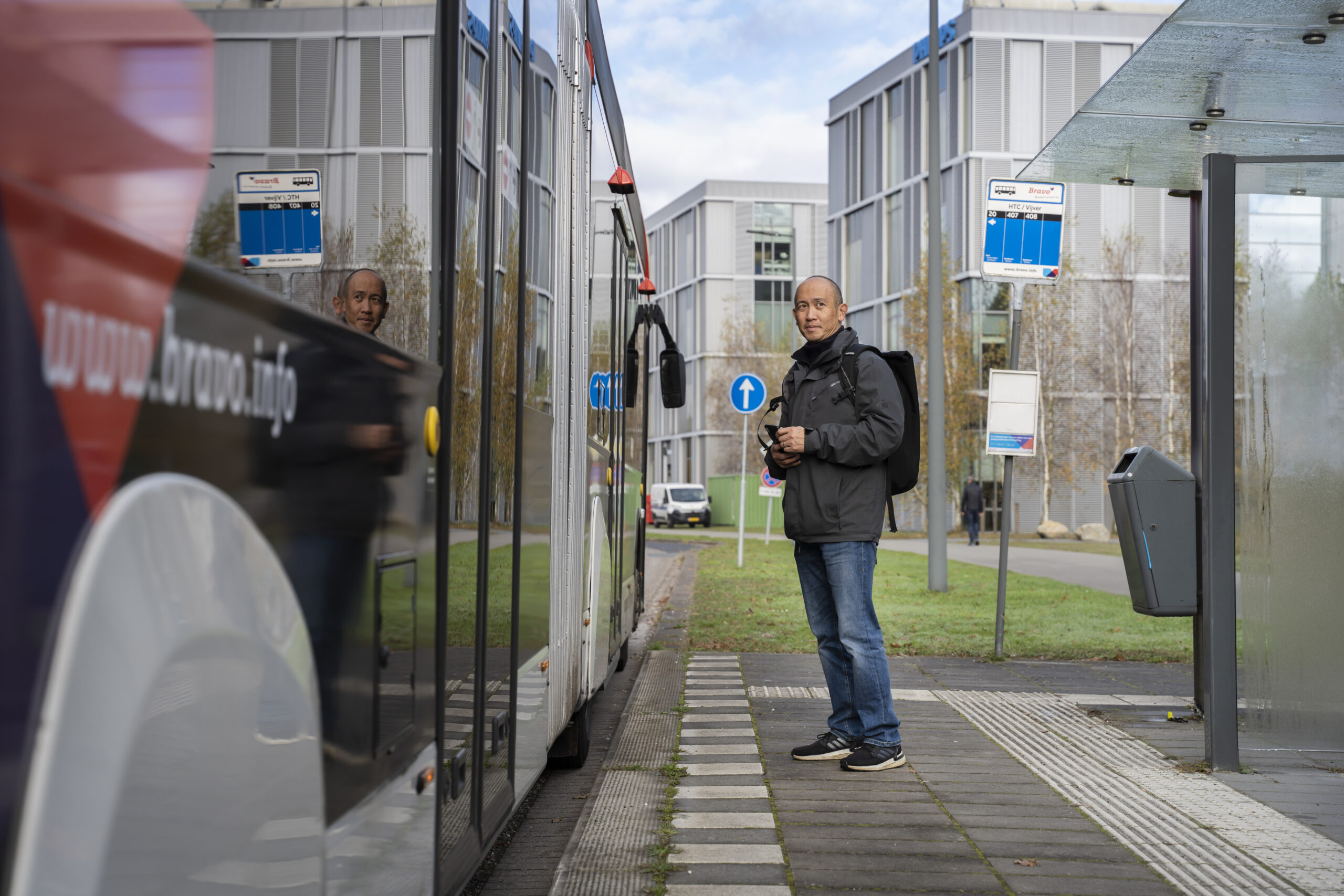 Man wacht op bus