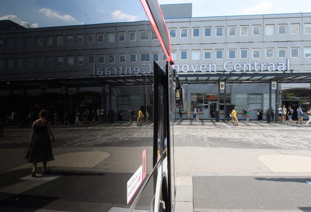 Verkeer, openbaar vervoer en fietsen bij station Eindhoven Centraal in de Brainportregio