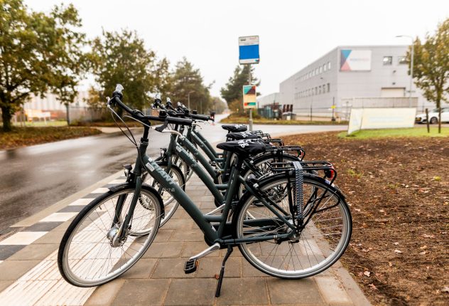 Nieuwe bushalte op het BZOB-terrein met fietsenstalling in de Brainportregio