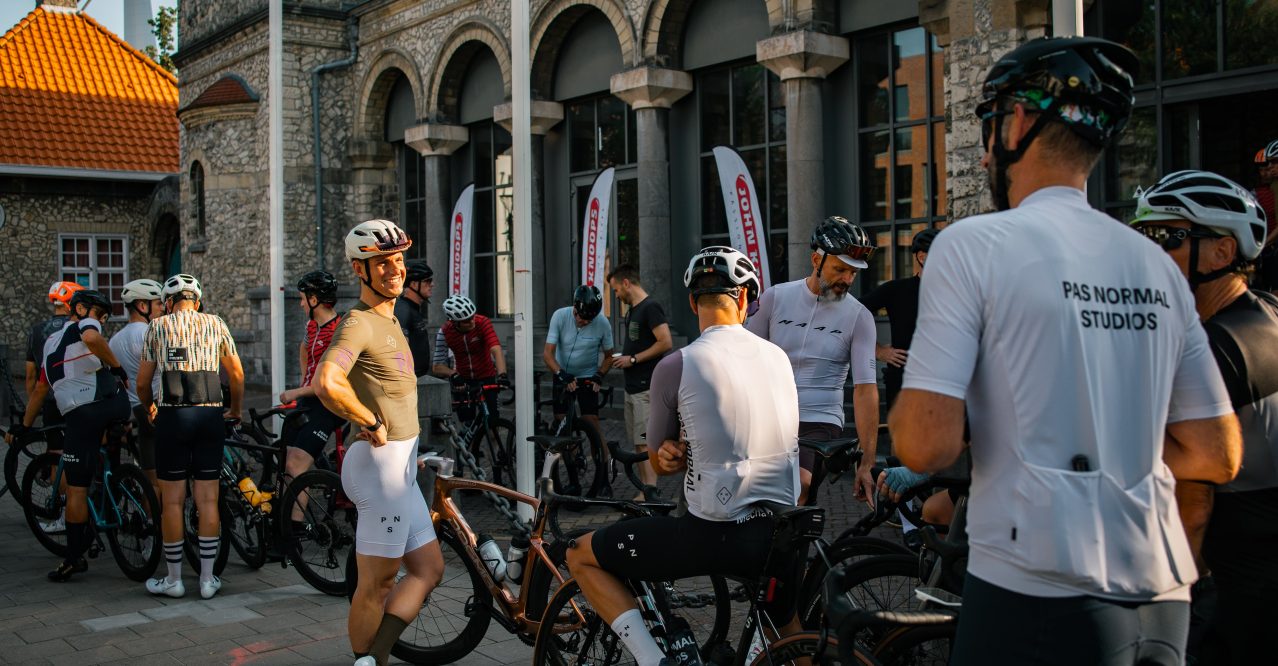 De Steentjeskerk tijdens de Nationale Klimaat Fietsdag, onderdeel van de Brainport Bike Week.
