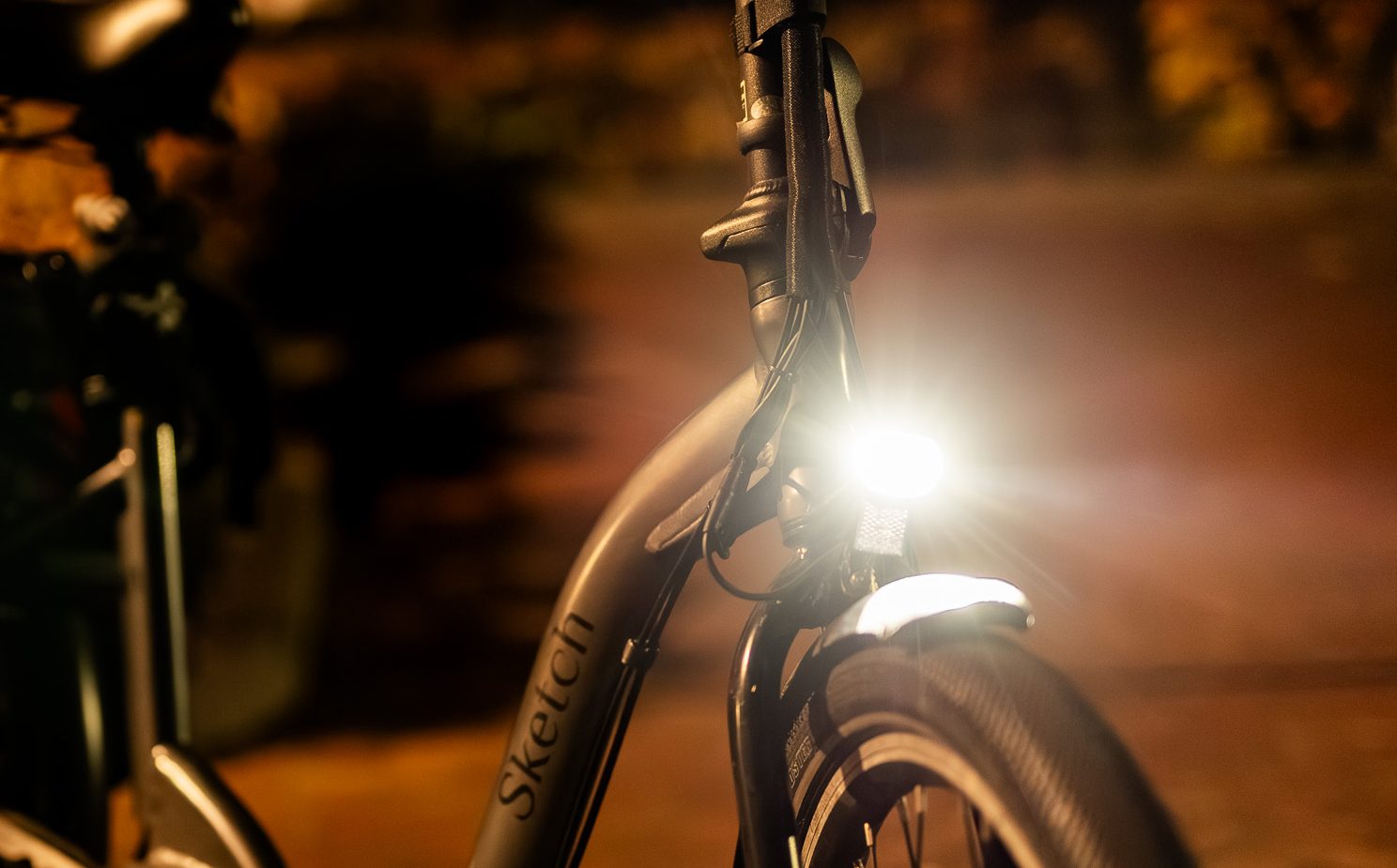 Fietslicht in het donker staat aan - Brainportregio