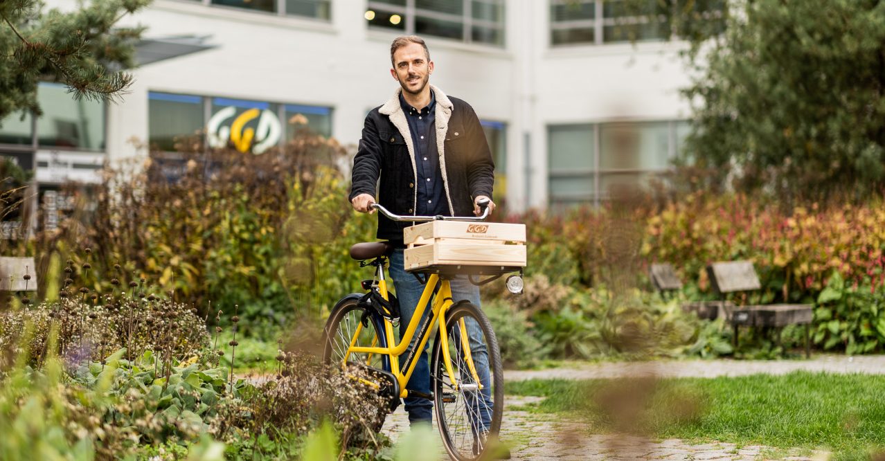 Man fietst door de Brainportregio, onderdeel van Brainport Bereikbaar.