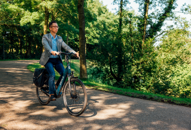 Man fietst door de Brainportregio - Brainport Bereikbaar